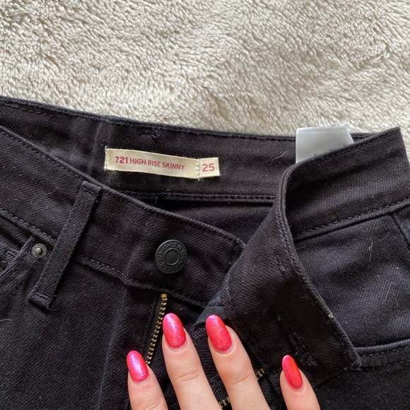 Levi’s high rise black ripped jeans - Picture 3 of 4